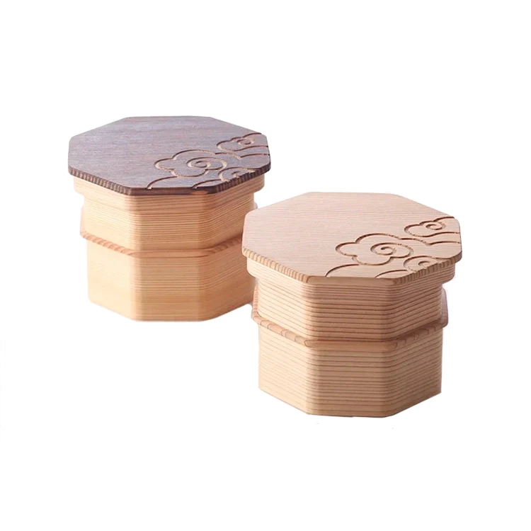 八角二段 お弁当箱 雲紋柄（白刻） | ギフトショップ Nihon Miyabi