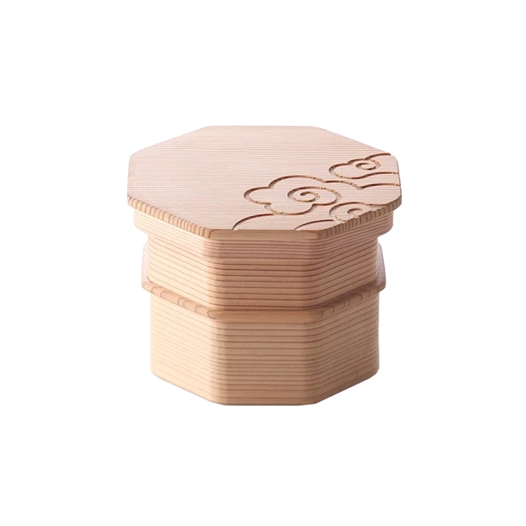 八角二段 お弁当箱 雲紋柄（白刻） | ギフトショップ Nihon Miyabi