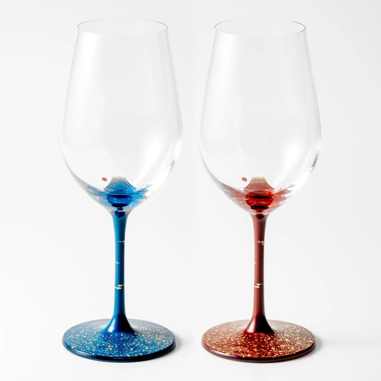 ビミニグラスワインまたはカクテルグラス赤のニワトリ ビミニ ビミニグラスワインまたはカクテルグラス赤のニワトリ ビミニ