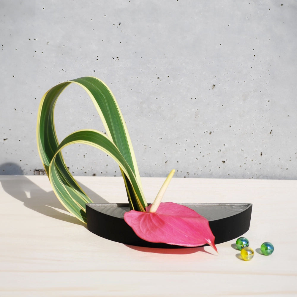 雫影 HANGETSU 花器 | ギフトショップ Nihon Miyabi 通販サイト