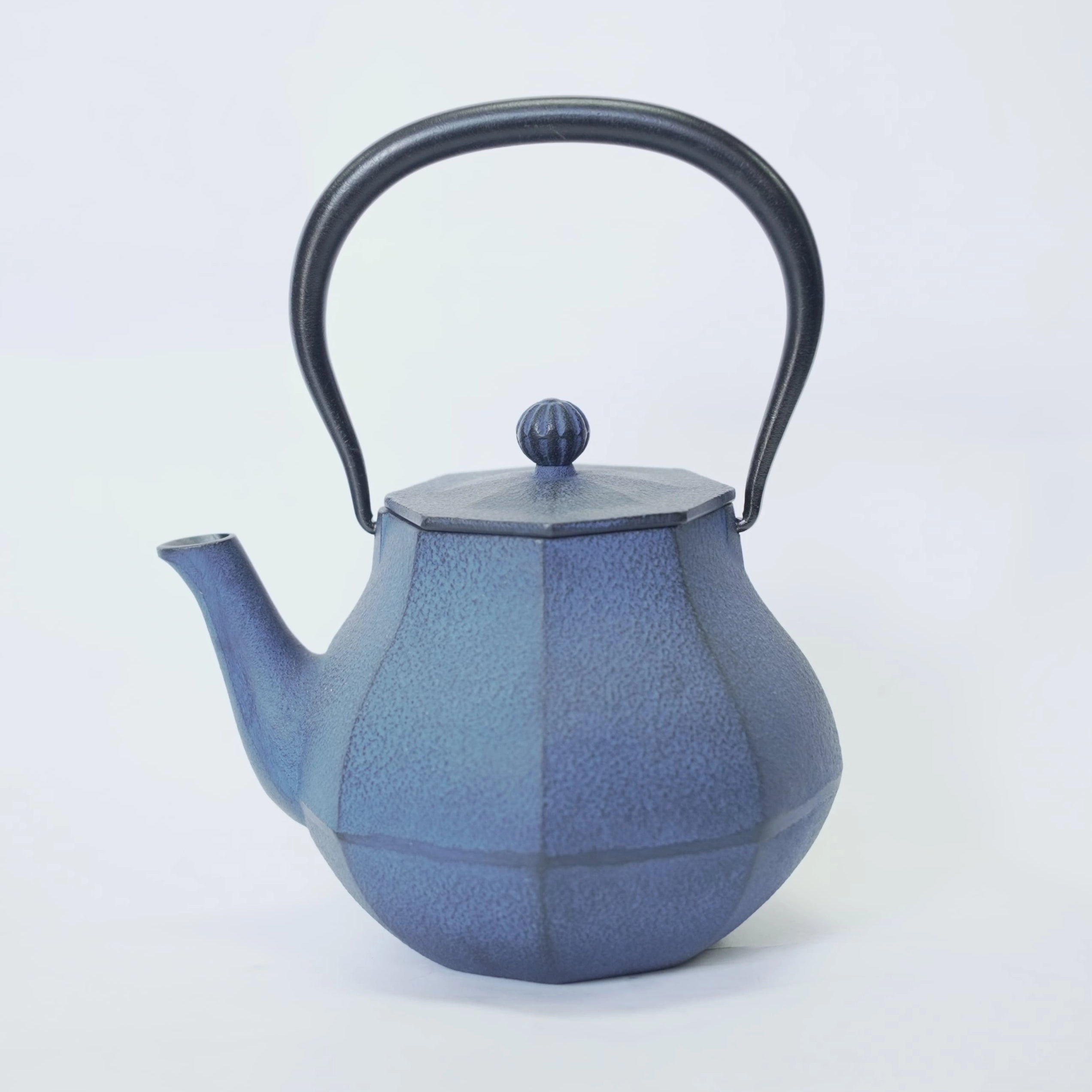 南部鉄器 及富 鉄瓶みやび 1L (IH対応) | ギフトショップ Nihon Miyabi 南部鉄器 及富 鉄瓶みやび 1L (IH対応) | ギフトショップ Nihon Miyabi