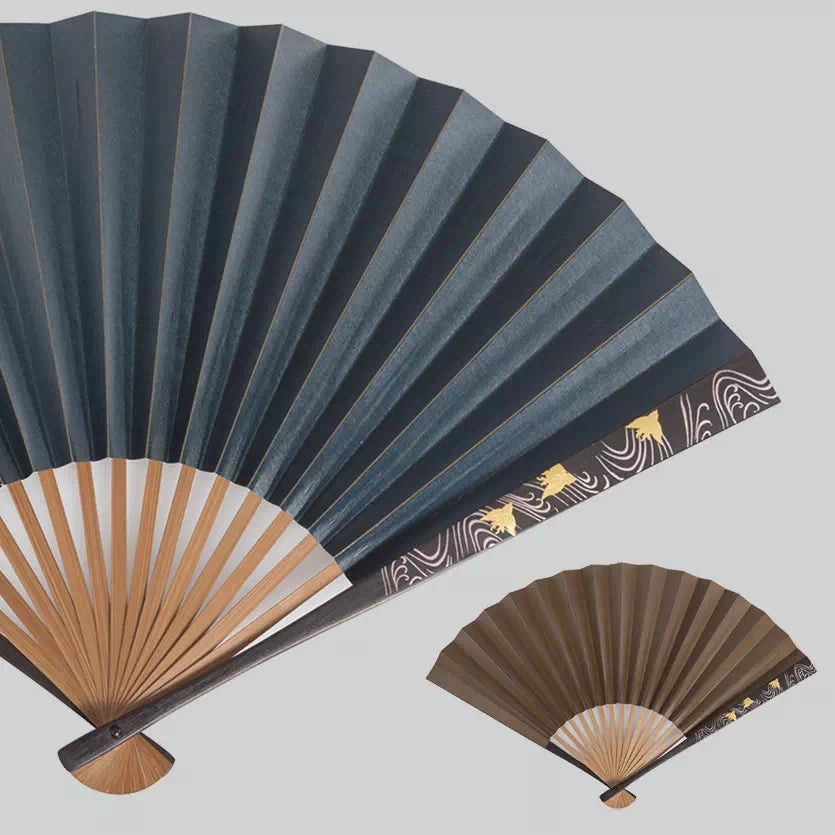 漆器製の鳥の置物と扇子 柿渋脇漆扇子 千鳥 (紺茶) | ギフトショップ Nihon Miyabi 通販サイト