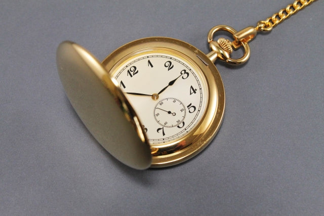 G7広島サミット外相会合の記念品は何時計？