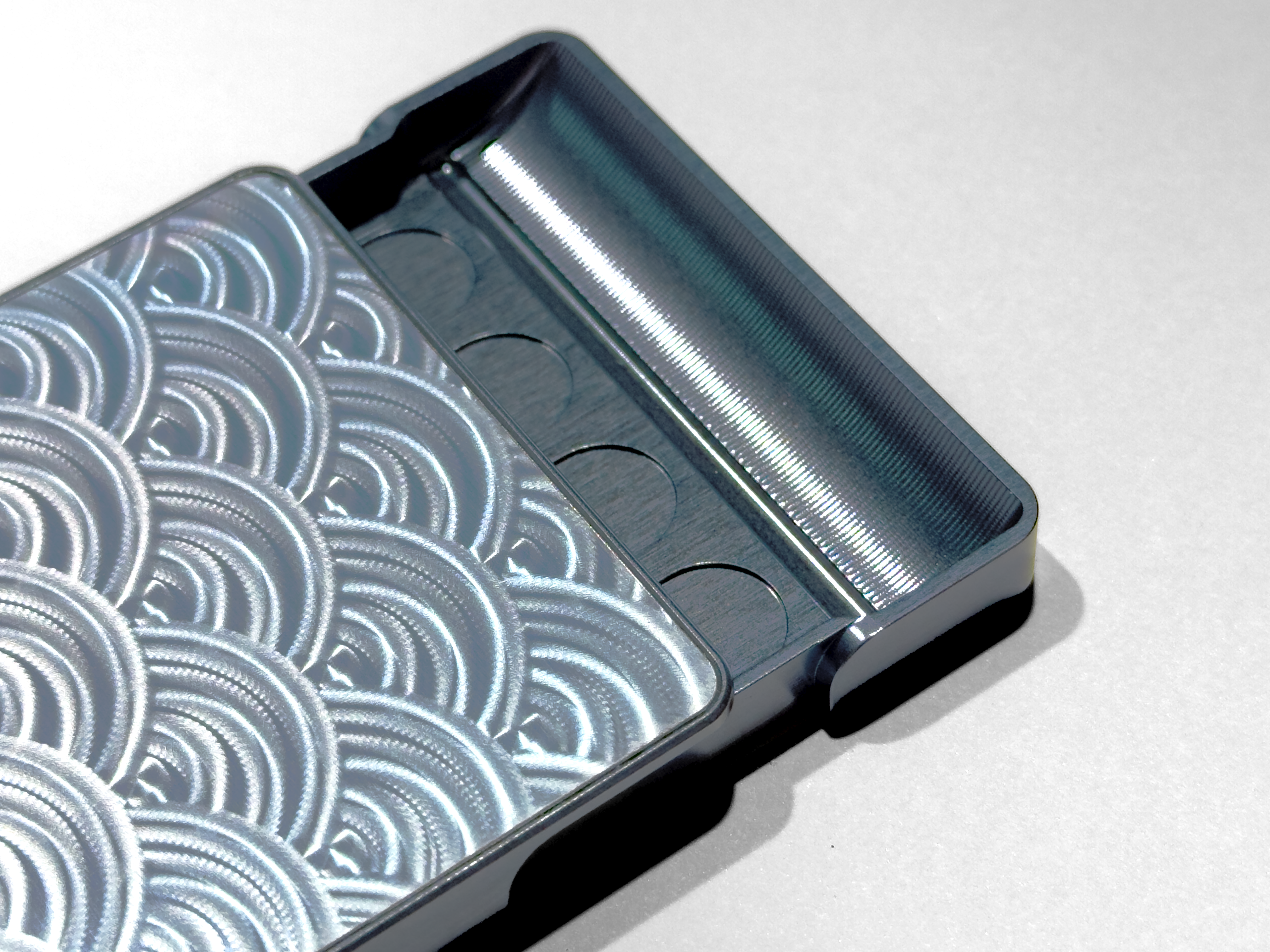 MIHIKARI ジュラルミン高級名刺入れ 駕籠銀 | ギフトショップ Nihon MIHIKARI ジュラルミン高級名刺入れ 駕籠銀 | ギフトショップ Nihon