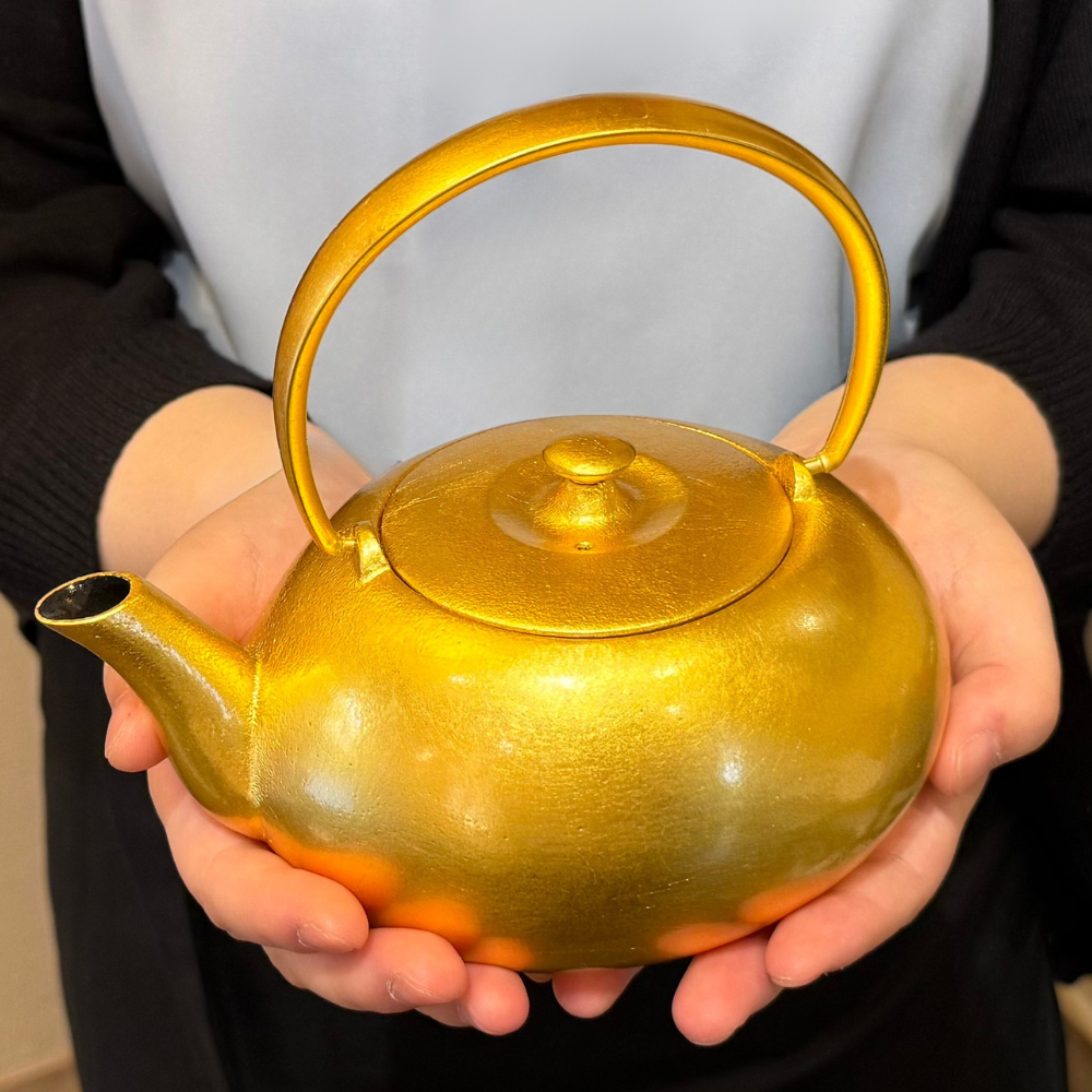 （特別限定モデル）山形鋳物 菊地保寿堂 WAZUQU(ワズク）金箔鉄瓶 ふくS  600ml