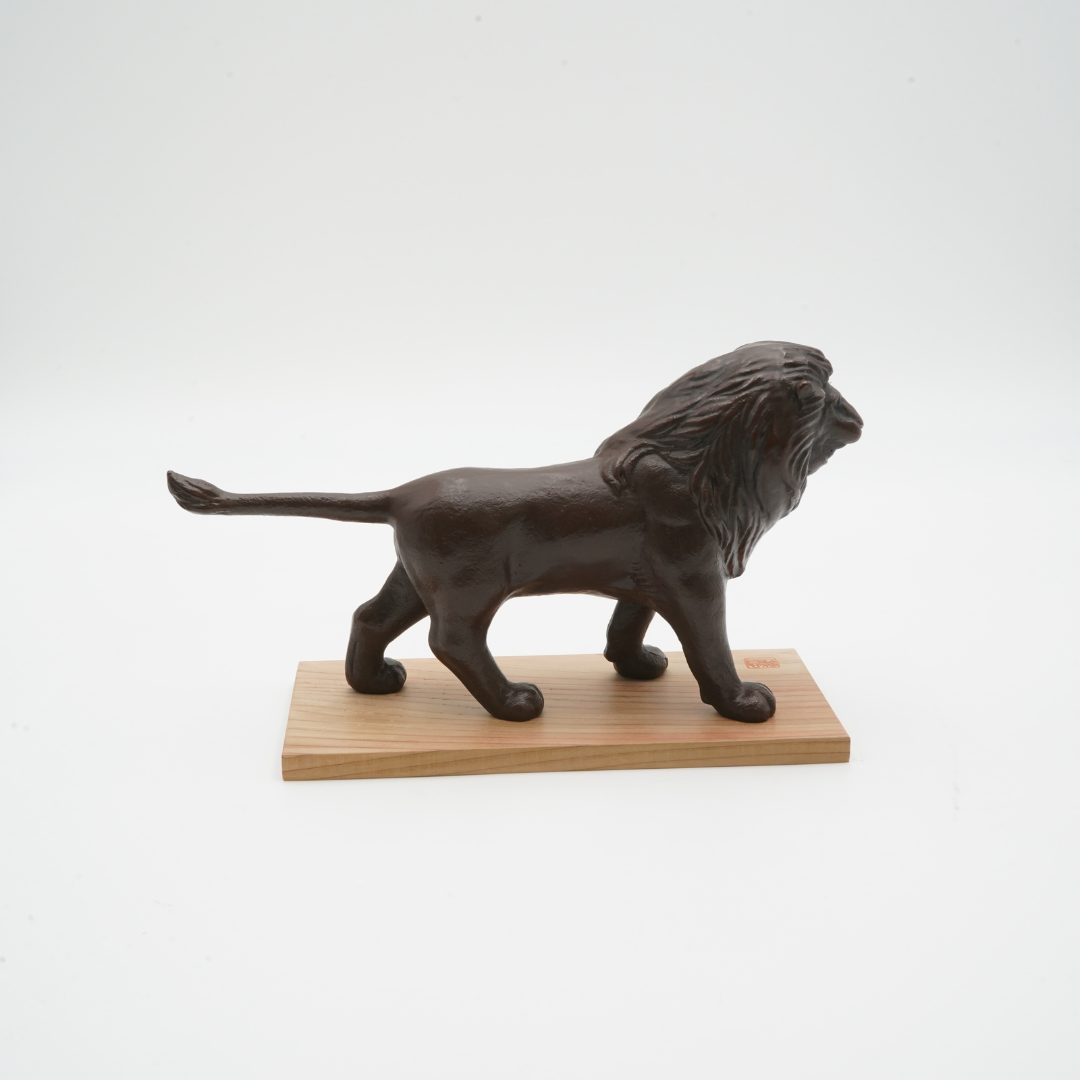 高岡銅器 OMOSHI Bookend Section「ライオン」 | ギフトショップ Nihon 高岡銅器 OMOSHI Bookend Section「ライオン」 | ギフトショップ Nihon