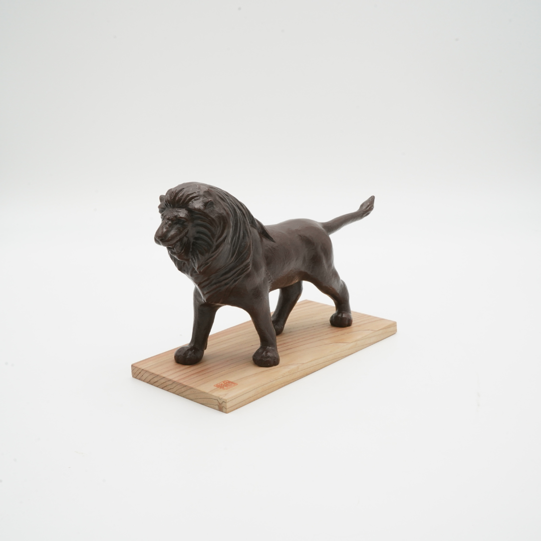 高岡銅器 OMOSHI Bookend Section「ライオン」 | ギフトショップ Nihon 高岡銅器 OMOSHI Bookend Section「ライオン」 | ギフトショップ Nihon