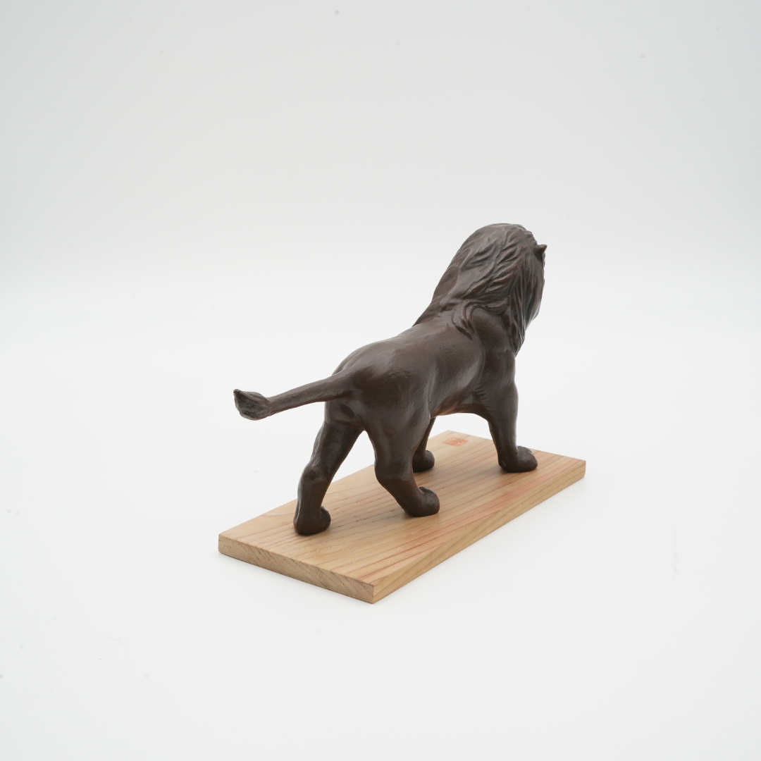 高岡銅器 OMOSHI Bookend Section「ライオン」 | ギフトショップ Nihon 高岡銅器 OMOSHI Bookend Section「ライオン」 | ギフトショップ Nihon