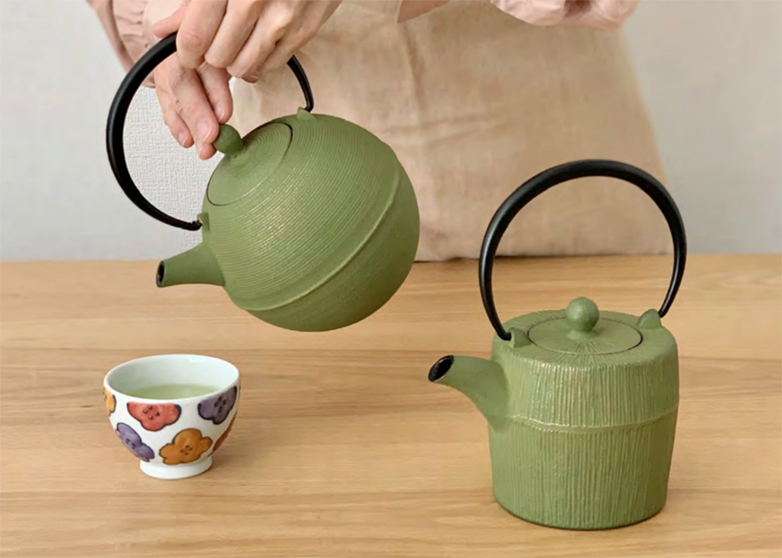 在庫有り)南部鉄器 岩鋳 日の丸 鉄急須 | ギフトショップ Nihon 在庫有り)南部鉄器 岩鋳 日の丸 鉄急須 | ギフトショップ Nihon