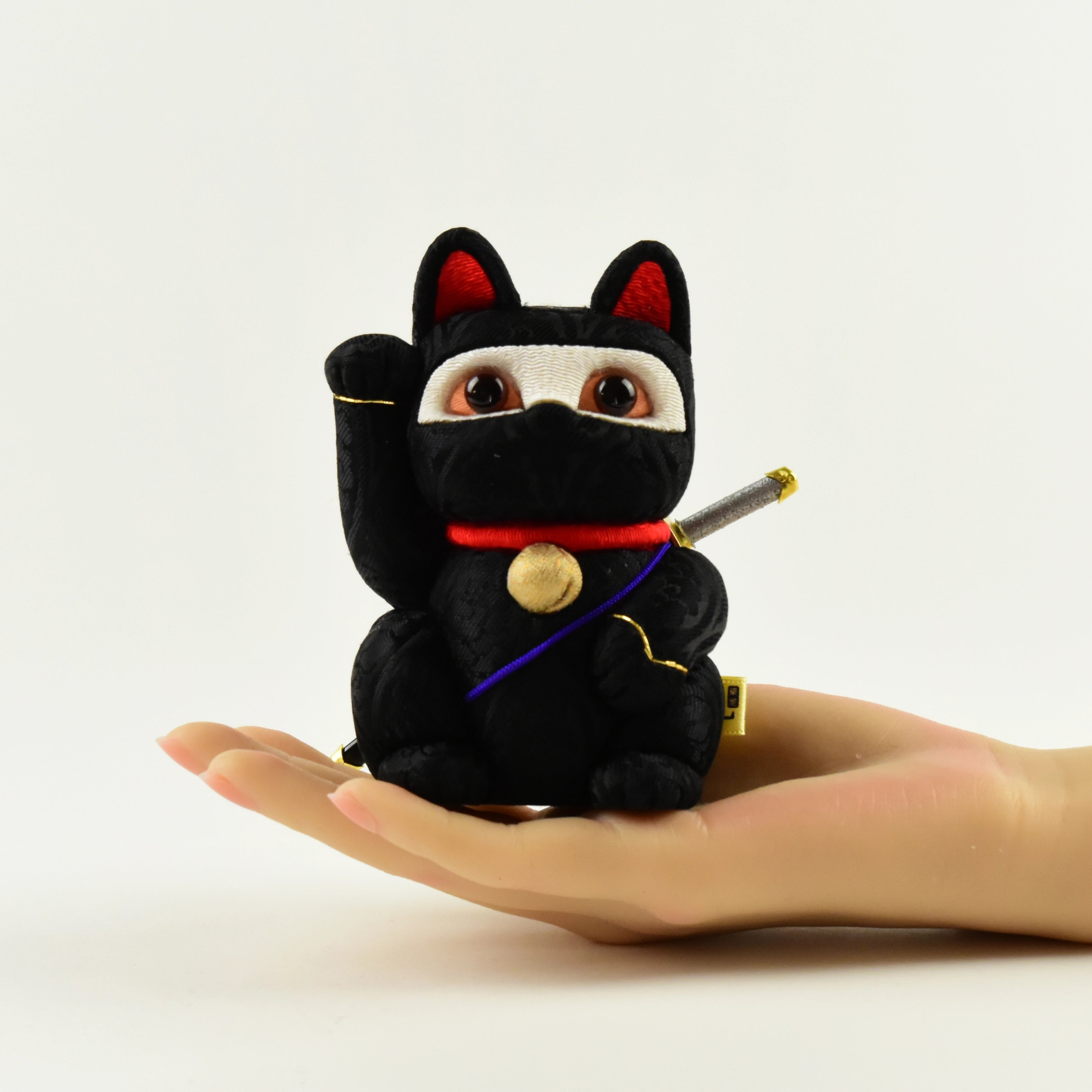 江戸木目込人形 忍者シリーズ 招き猫 | ギフトショップ Nihon Miyabi 江戸木目込人形 忍者シリーズ 招き猫 | ギフトショップ Nihon Miyabi