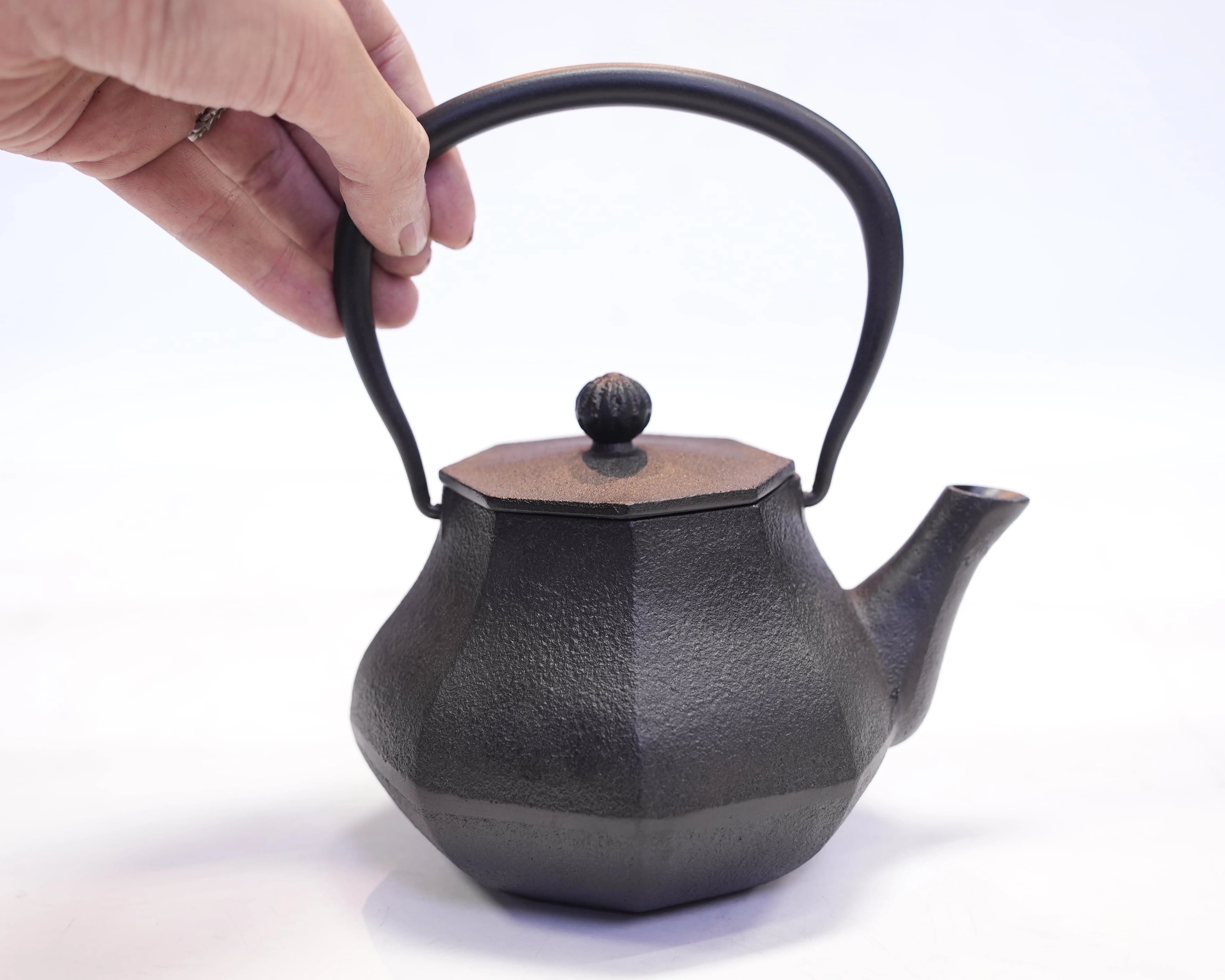 南部鉄器 及富 鉄瓶みやび 0.4L | ギフトショップ Nihon Miyabi 通販サイト 南部鉄器 及富 鉄瓶みやび 0.4L | ギフトショップ Nihon Miyabi 通販サイト