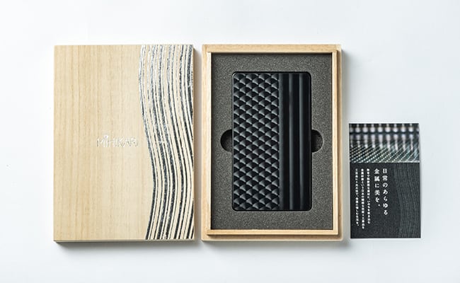 MIHIKARI ジュラルミン高級名刺入れ 黒鯉 | ギフトショップ Nihon