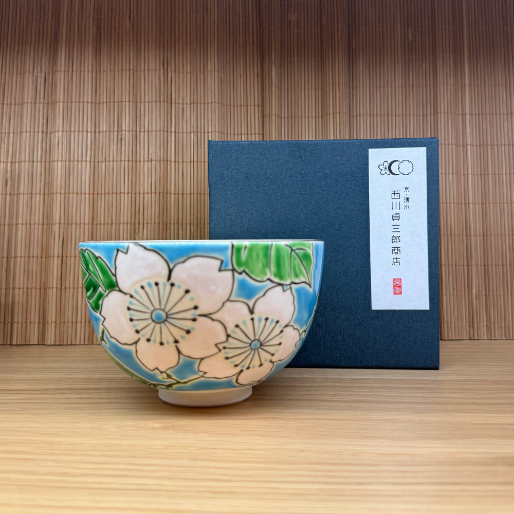 アンティーク・青白磁（影青）・陽刻梅唐草文・唐木鑑賞台座付・２点セット 青白磁花唐草文輪花碗 文化遺産オンライン