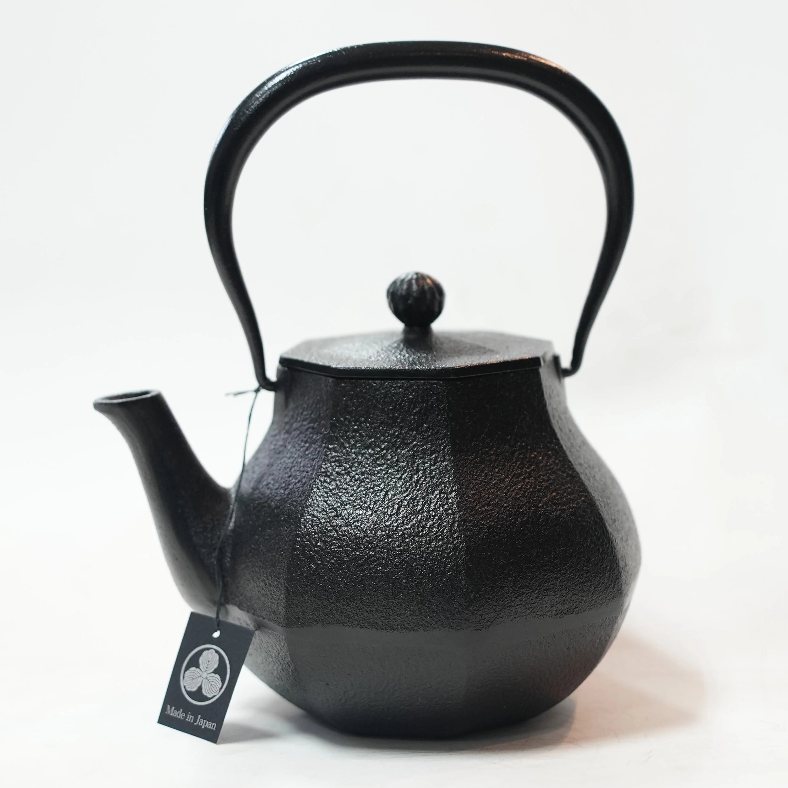南部鉄器 及富 鉄瓶みやび 1L (IH対応) | ギフトショップ Nihon Miyabi 南部鉄器 及富 鉄瓶みやび 1L (IH対応) | ギフトショップ Nihon Miyabi