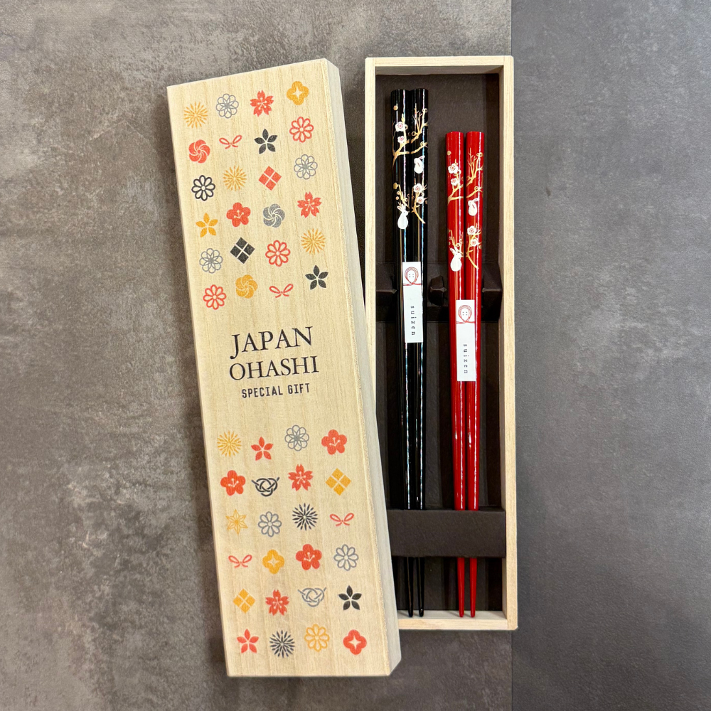 若狭塗り夫婦箸 梅と兎 小紋桐箱 (限定2セット)