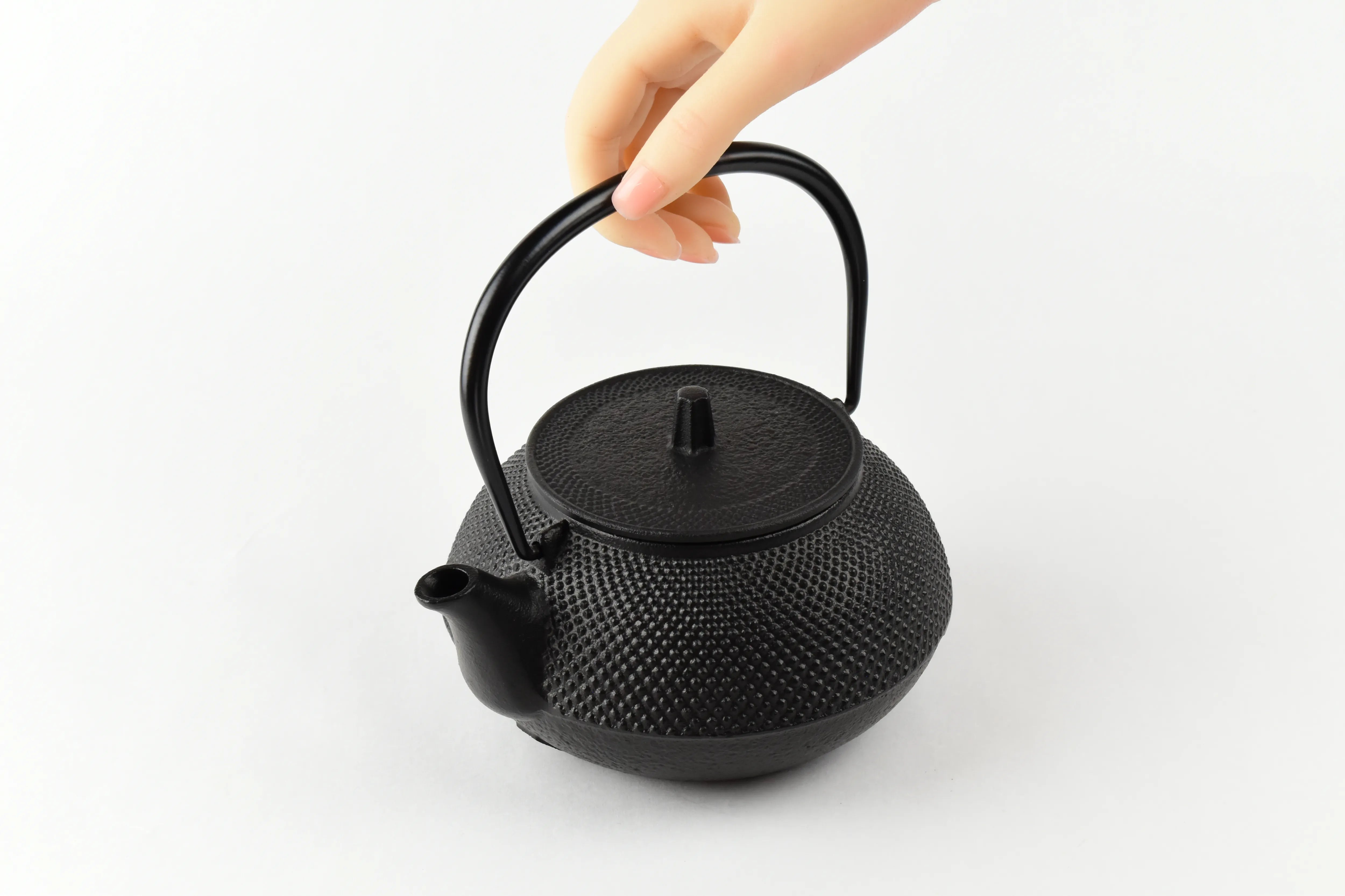 南部鉄器 岩鋳 あられ 鉄瓶 | ギフトショップ Nihon Miyabi 通販サイト 南部鉄器 岩鋳 あられ 鉄瓶 | ギフトショップ Nihon Miyabi 通販サイト