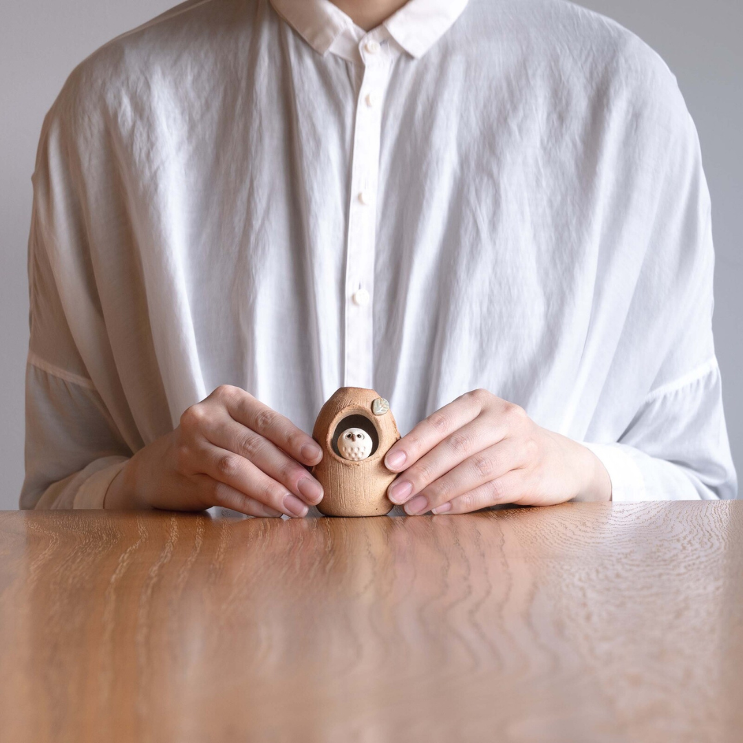 信楽焼 ミニ花瓶 うろ中ふくろう 葉つき