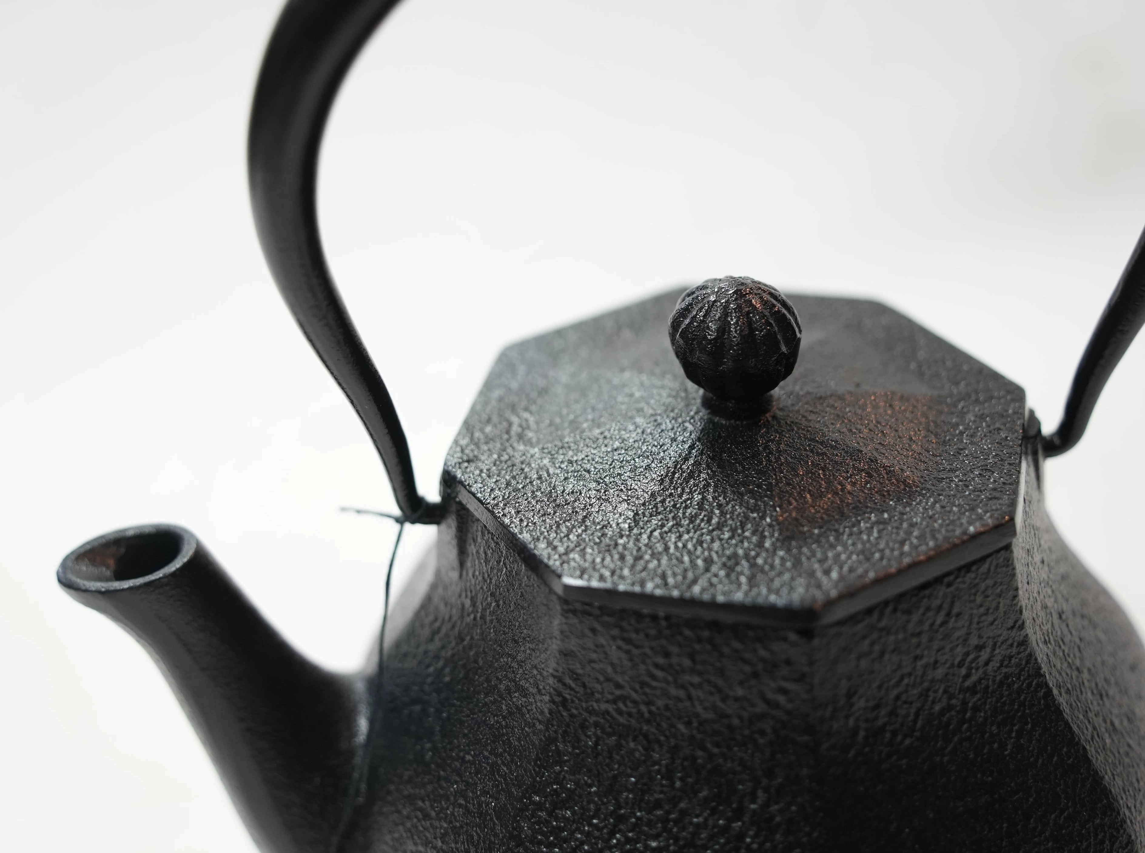 南部鉄器 及富 鉄瓶みやび 1L (IH対応) | ギフトショップ Nihon Miyabi 南部鉄器 及富 鉄瓶みやび 1L (IH対応) | ギフトショップ Nihon Miyabi