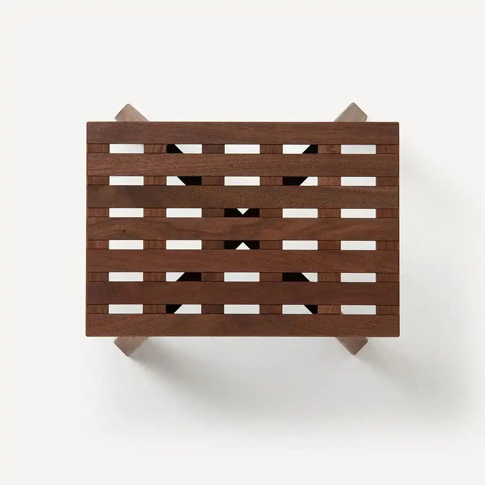旭川家具 KUMIKI ウォルナット スツール | ギフトショップ Nihon 旭川家具 KUMIKI ウォルナット スツール | ギフトショップ Nihon
