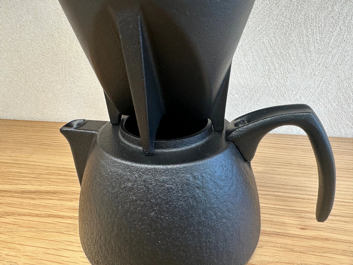 南部鉄器 岩鋳 コーヒーポット セット | ギフトショップ Nihon Miyabi 南部鉄器 岩鋳 コーヒーポット セット | ギフトショップ Nihon Miyabi
