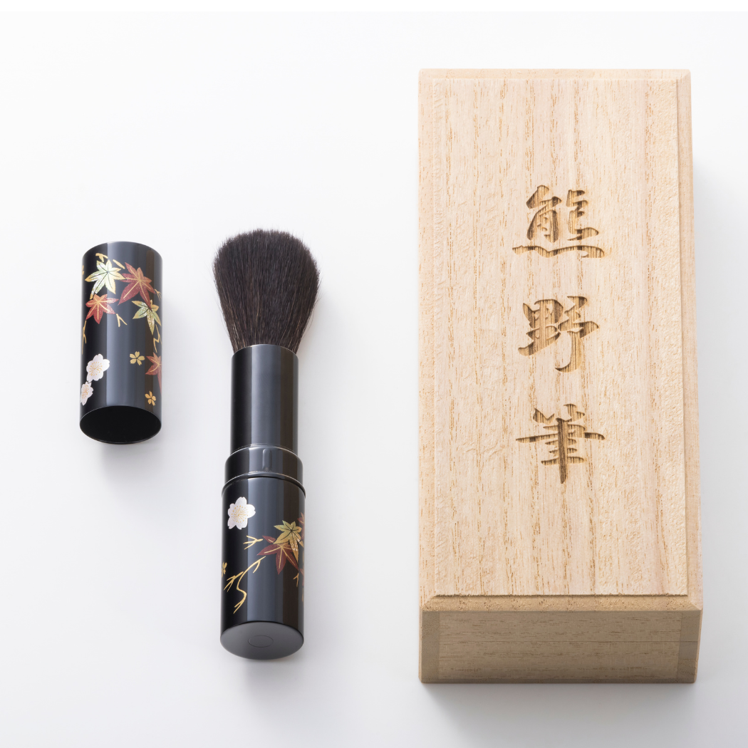 ハダクリエ✖️熊野筆　本日よりお値引き♪ 熊野筆 × 越前蒔絵 マルチステージブラシ 日月 | ギフトショップ Nihon