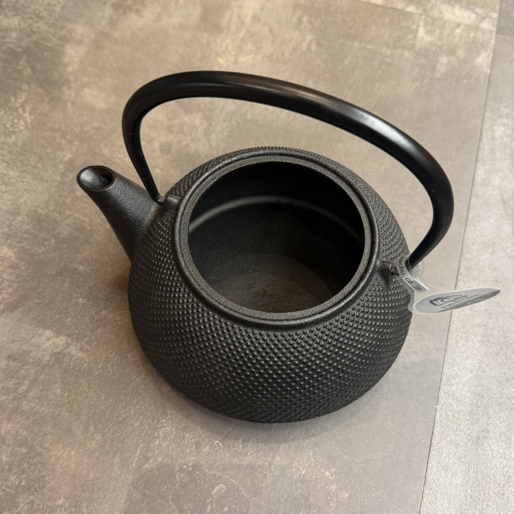南部鉄器 岩鋳  鉄瓶 650ml アラレ(IH対応)
