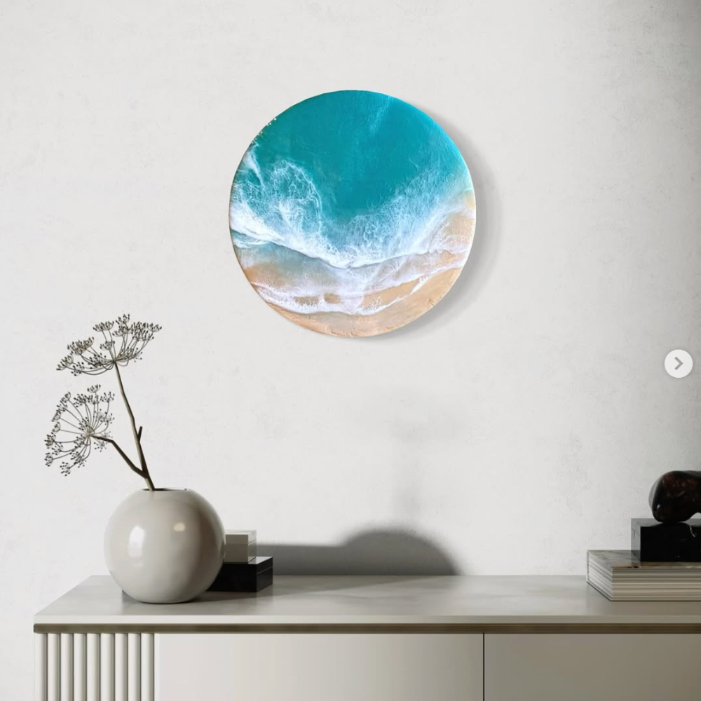 沖縄の海を閉じ込めた、沖縄ブルーの波紋レジンアートパネル｜モダンインテリア