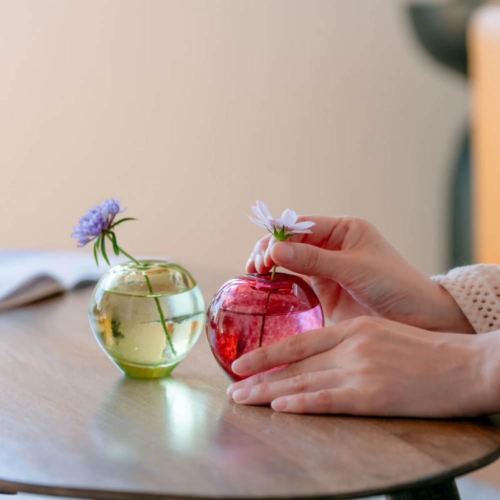 津軽びいどろ 津軽自然色りんご あか・あおりんご一輪挿し